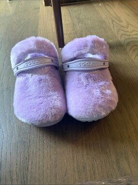 CROCS adult classic fur sure Plush Clog in Light Purple unisex size M5 W7